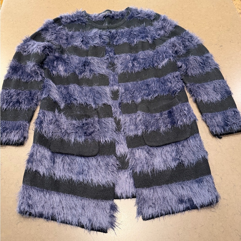 ROMEO & JULIET COUTURE Open
Stripped Cardigan Sweater Sz: M